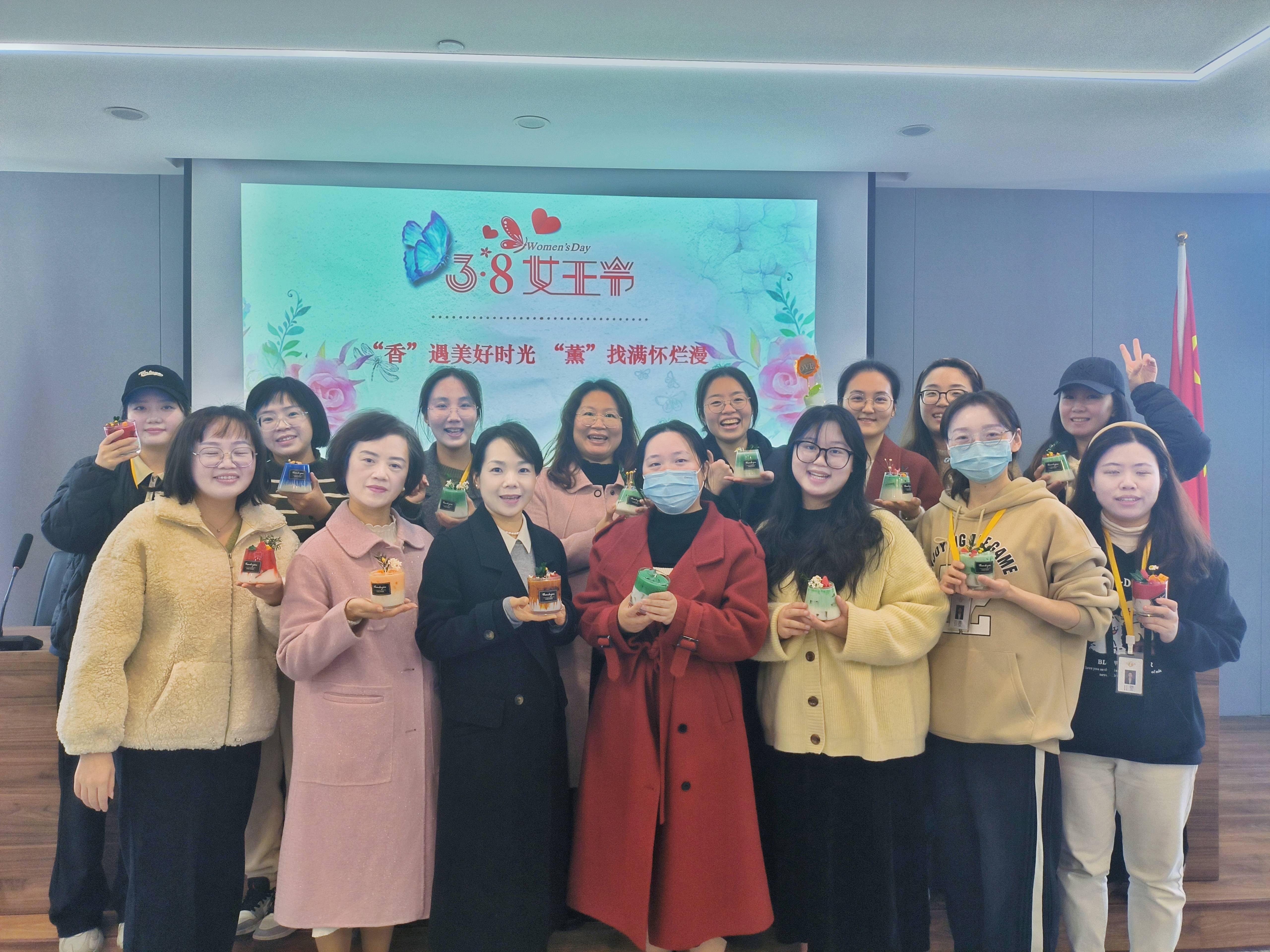 “香”遇美好時光、“薰”找滿懷爛漫丨面粉公司開展三八婦女節(jié)香薰蠟燭手作活動